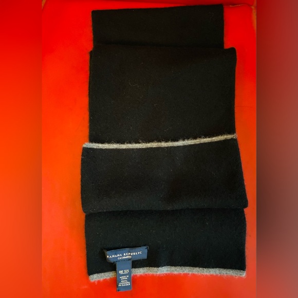 SALE! Cashmere Banana Republic black scarf with gray end trimmings - NWOT- - Picture 5 of 5